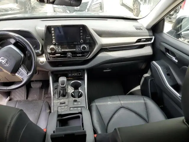 2021 TOYOTA HIGHLANDER XLE  