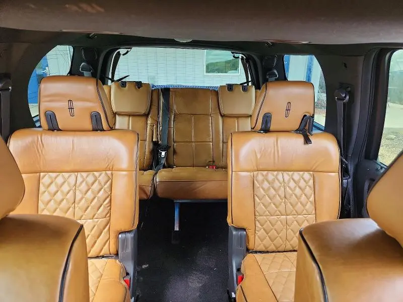 2011 LINCOLN NAVIGATOR   