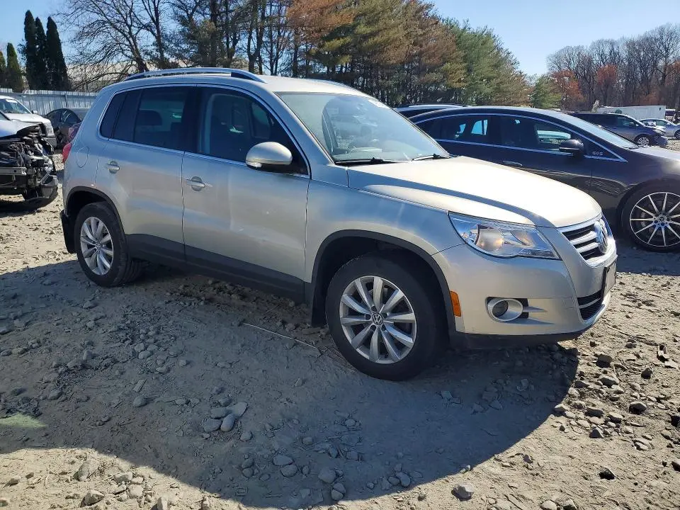 2011 VOLKSWAGEN TIGUAN S  
