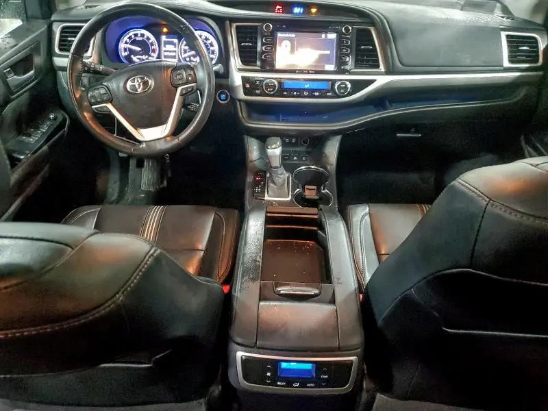 2017 TOYOTA HIGHLANDER SE  