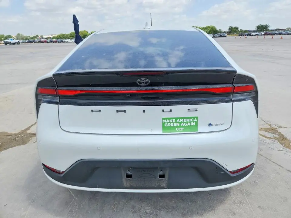 2025 TOYOTA PRIUS LE  