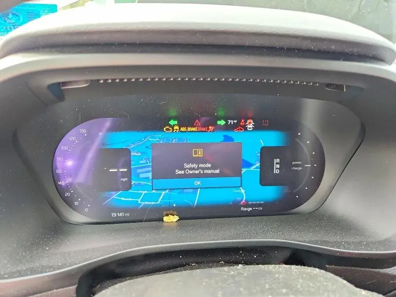 2023 VOLVO XC40   