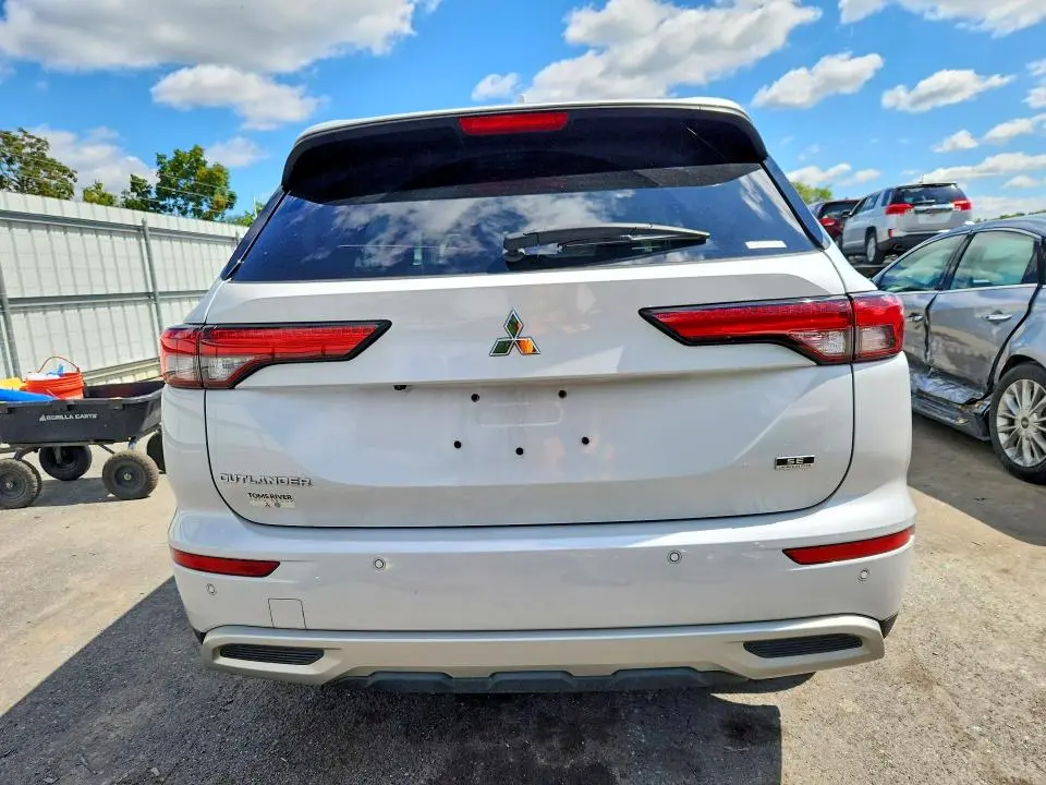 2022 MITSUBISHI OUTLANDER SE  