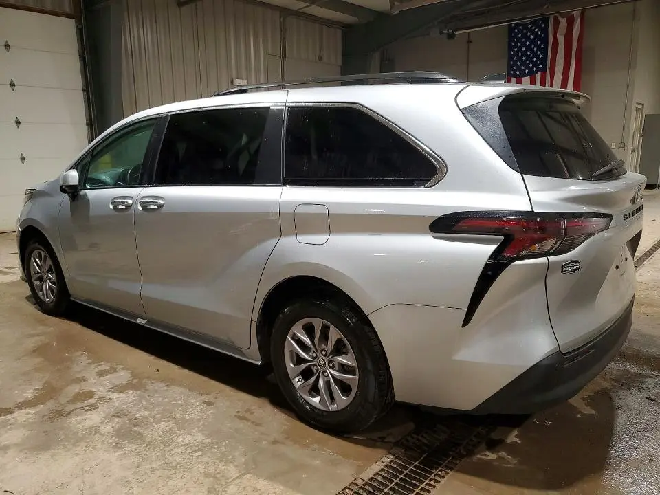 2023 TOYOTA SIENNA   
