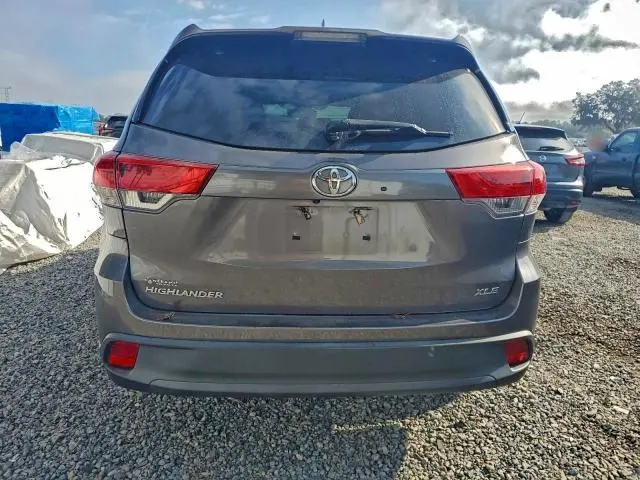2019 TOYOTA HIGHLANDER SE  