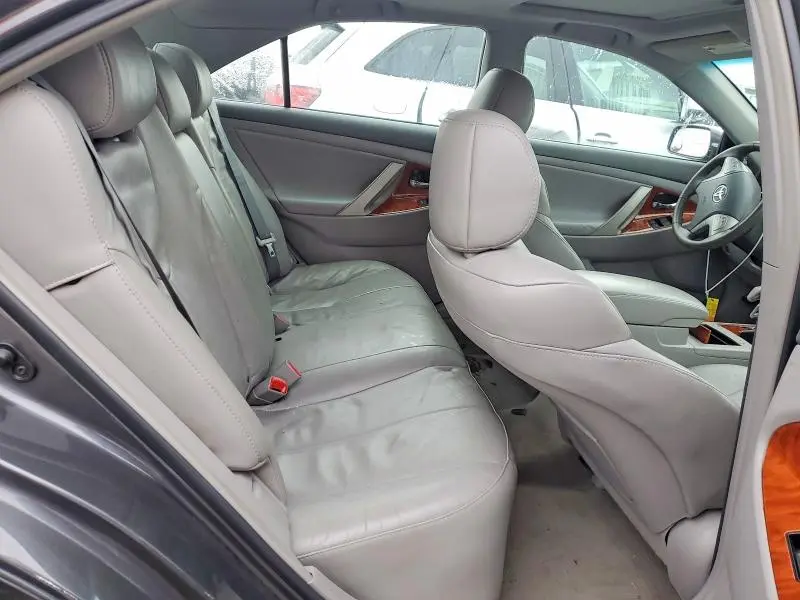 2011 TOYOTA CAMRY SE  