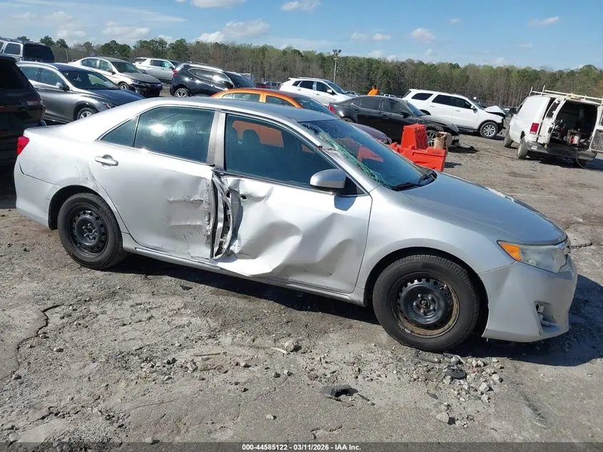 2014 TOYOTA CAMRY LE