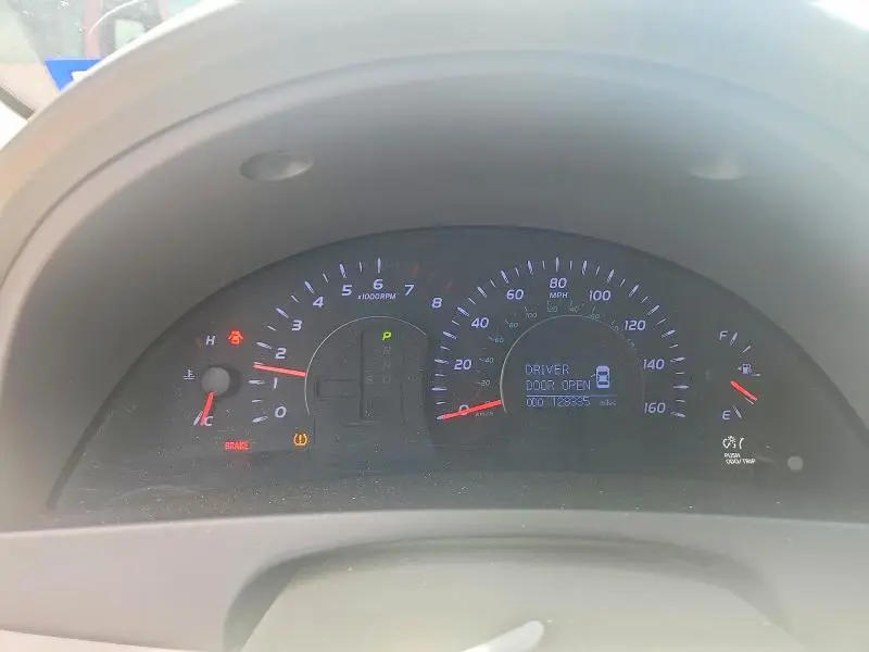 2011 TOYOTA CAMRY XLE V6  