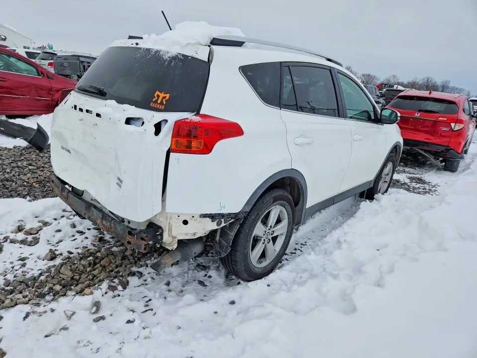 2015 TOYOTA RAV4 XLE  