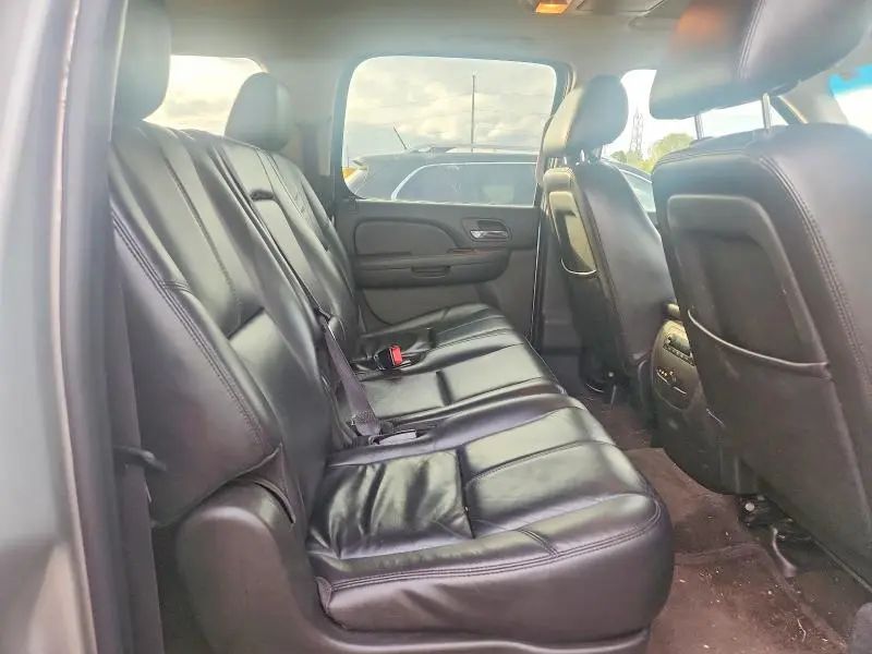 2011 CHEVROLET SUBURBAN K1500 LT  