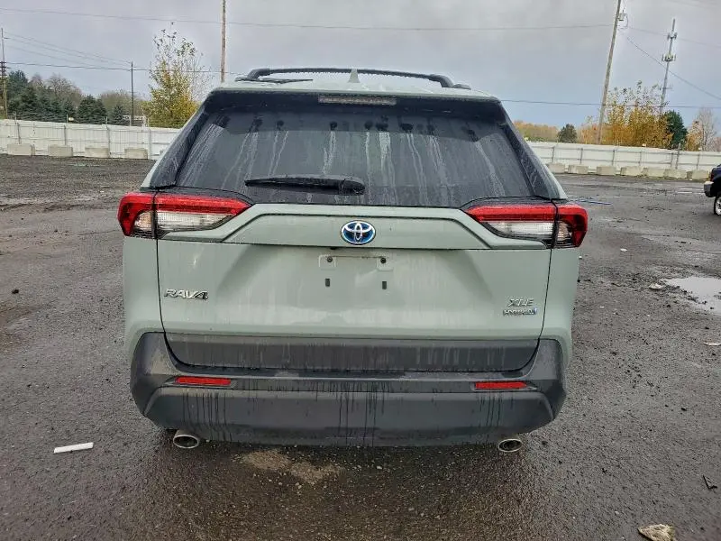 2020 TOYOTA RAV4 XLE  