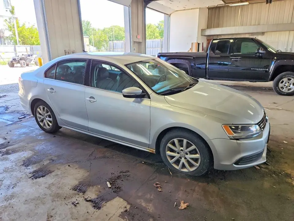 2013 VOLKSWAGEN JETTA SE  
