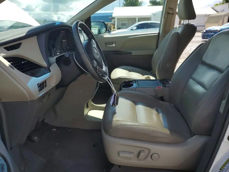 2017 TOYOTA SIENNA XLE PREMIUM 8-PASSENGER  