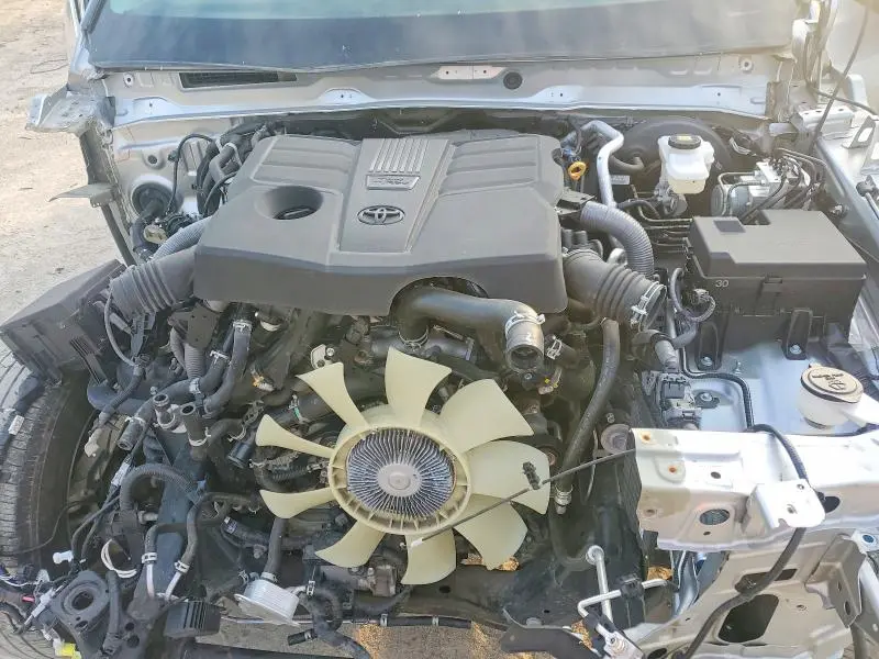 2024 TOYOTA TUNDRA CREWMAX SR  