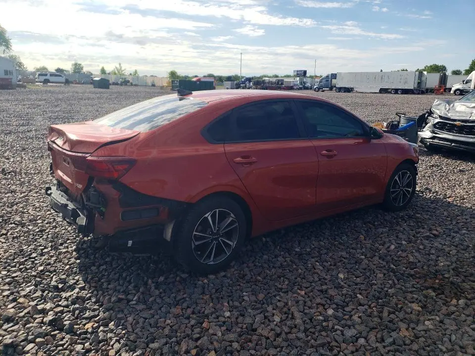 2022 KIA FORTE LXS  