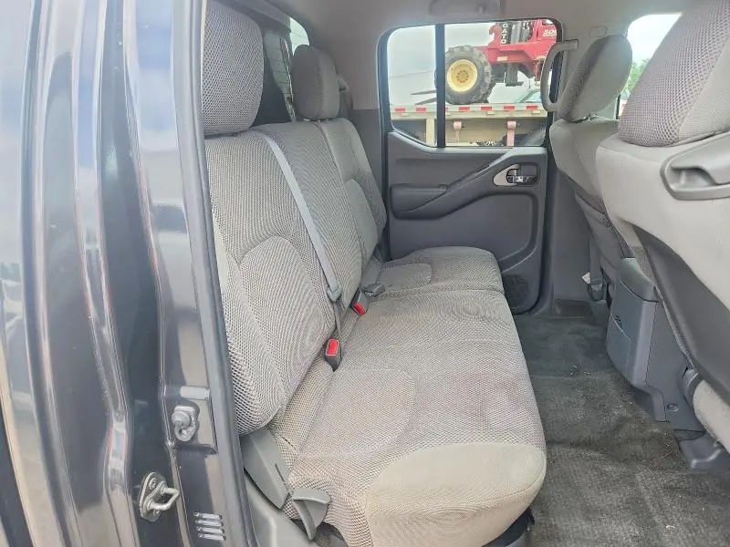2010 NISSAN FRONTIER CREW CAB XE  