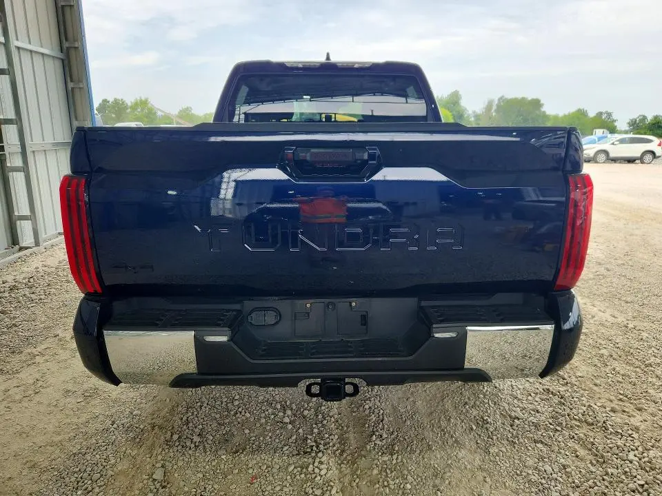 2022 TOYOTA TUNDRA SR5  