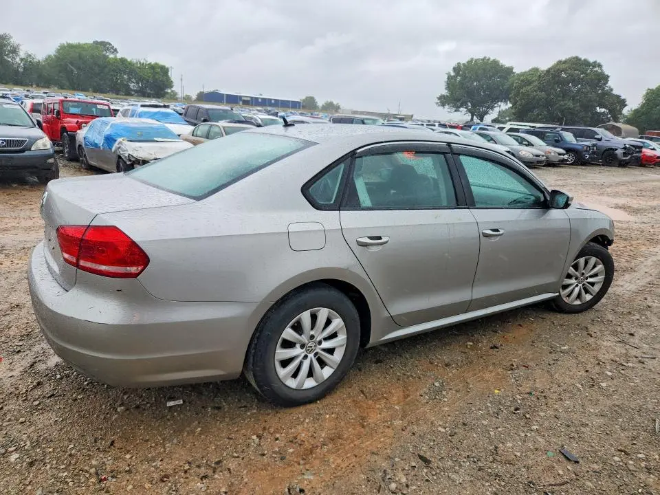 2013 VOLKSWAGEN PASSAT S  