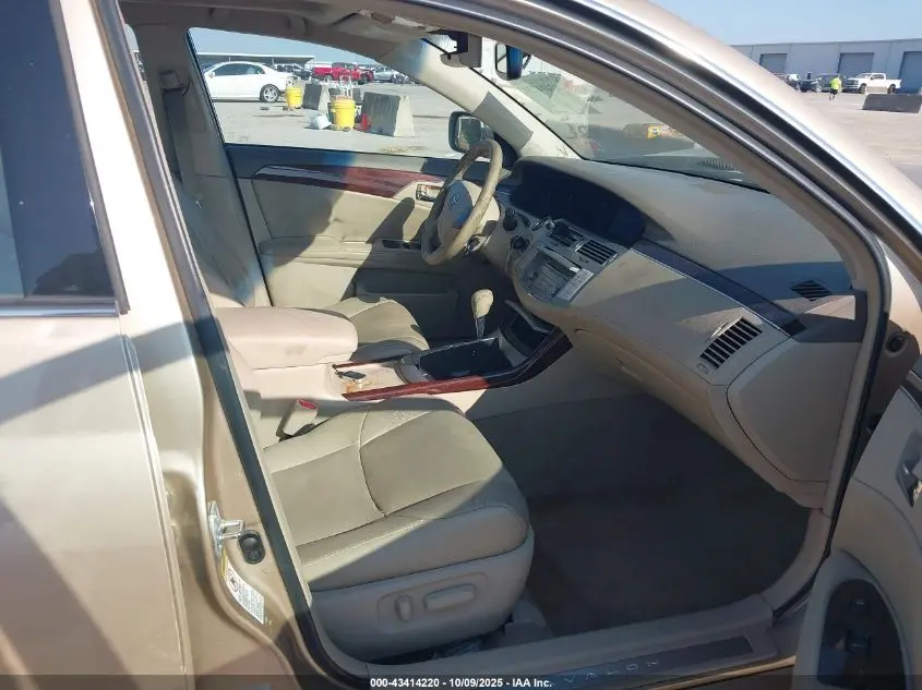 2010 TOYOTA AVALON XLS