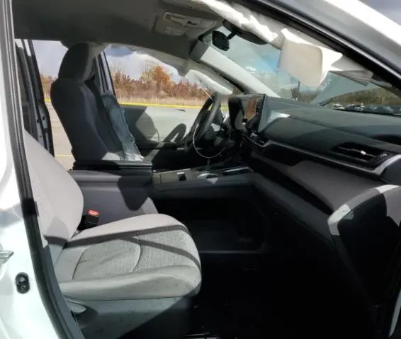 2022 TOYOTA SIENNA LE  