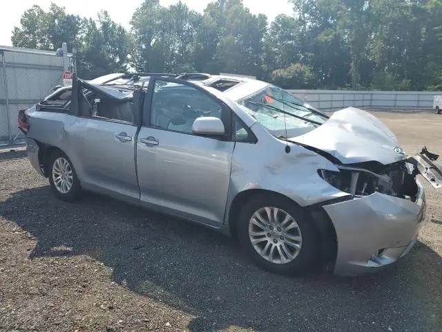 2011 TOYOTA SIENNA XLE  
