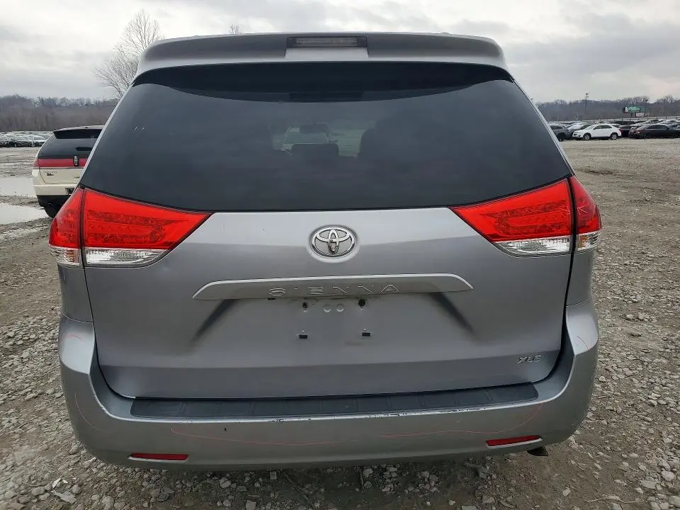 2012 TOYOTA SIENNA XLE  