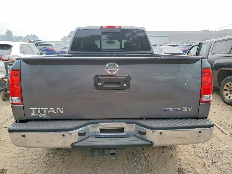 2013 NISSAN TITAN SV  