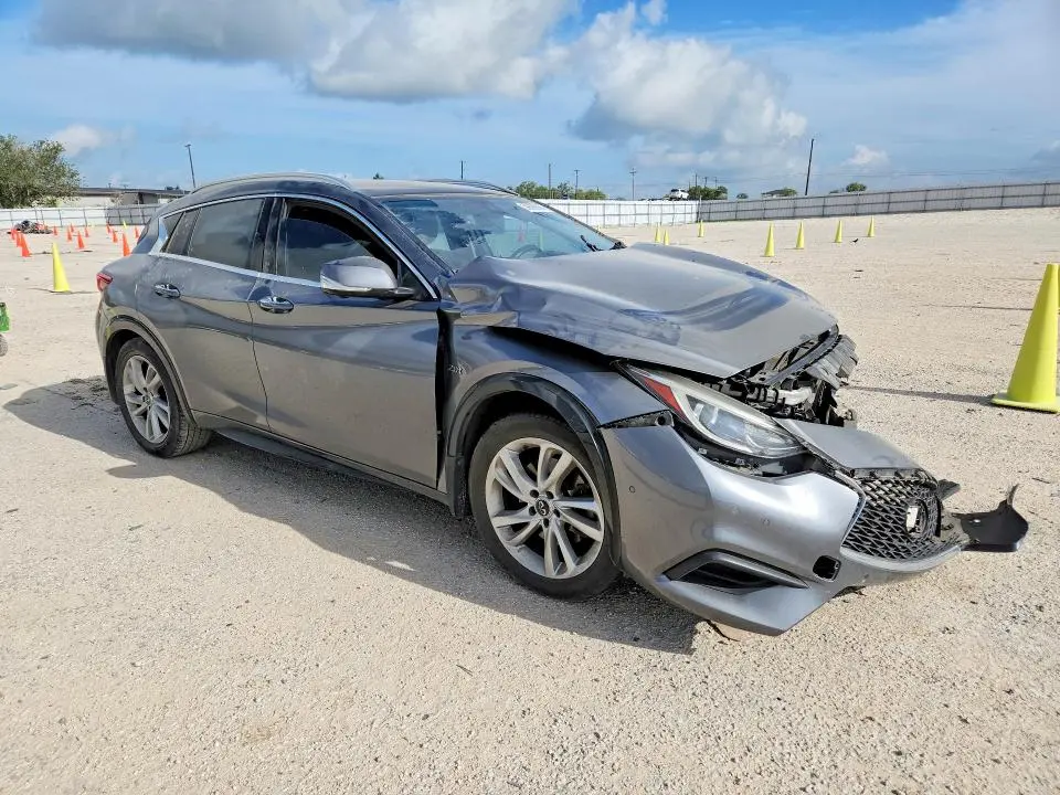 2019 INFINITI QX30 LUXE  