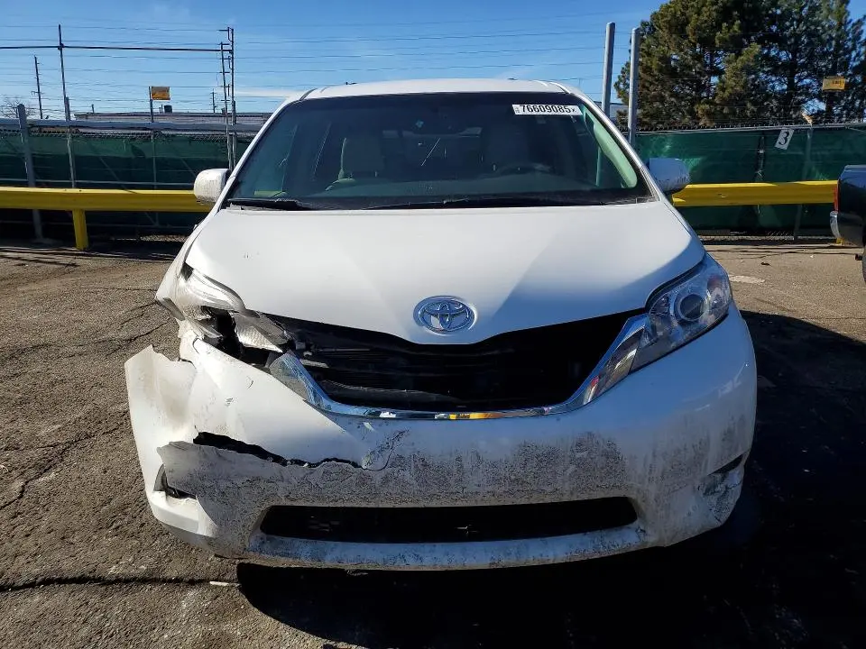 2011 TOYOTA SIENNA LE  