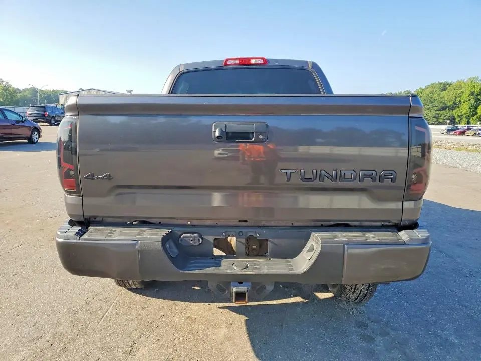 2015 TOYOTA TUNDRA CREWMAX LIMITED  
