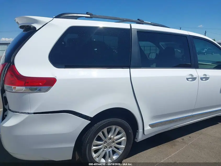 2012 TOYOTA SIENNA XLE V6 8 PASSENGER