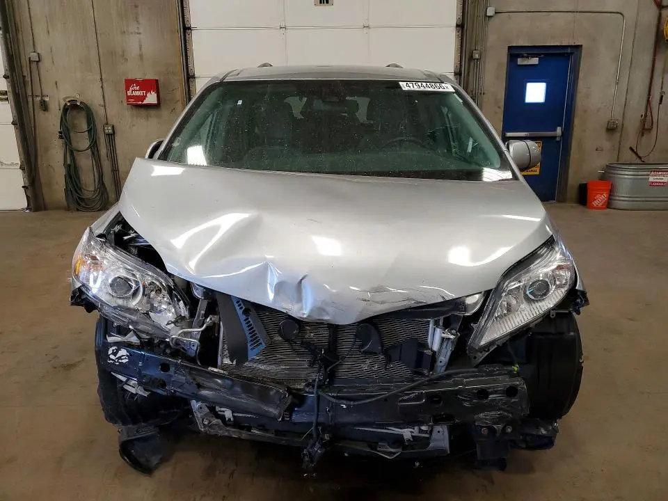 2019 TOYOTA SIENNA LE 8-PASSENGER  