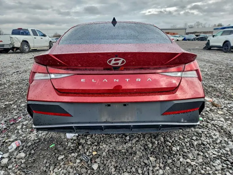 2024 HYUNDAI ELANTRA SE  