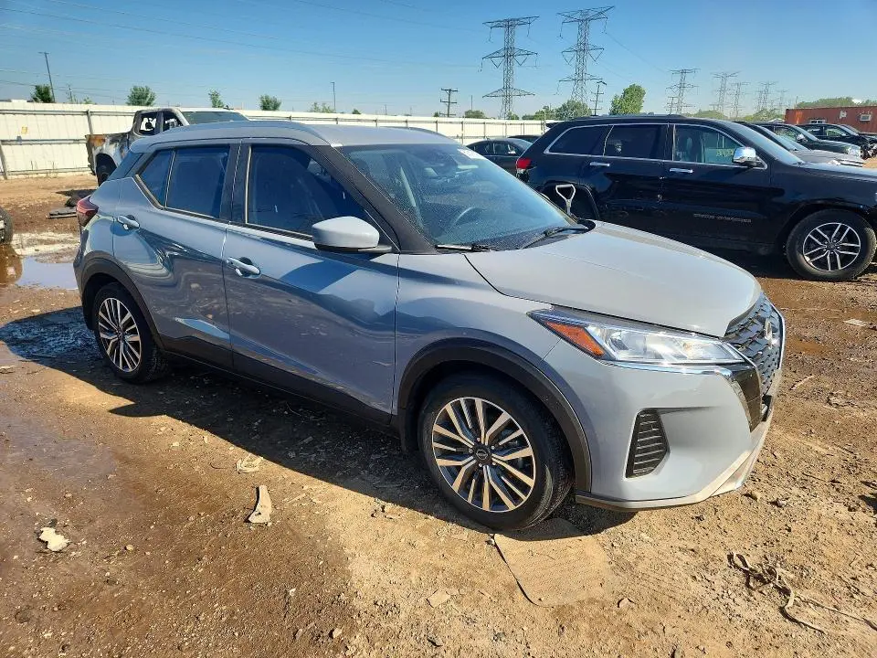 2024 NISSAN KICKS SV  