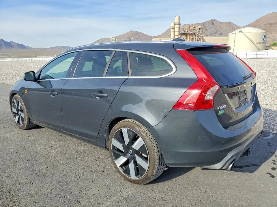 2015 VOLVO V60 R DESIGN  
