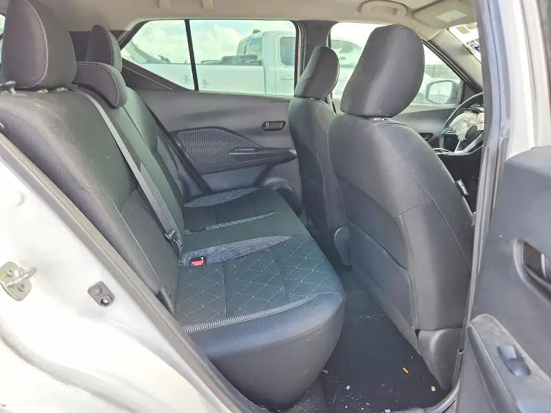 2018 NISSAN KICKS S  
