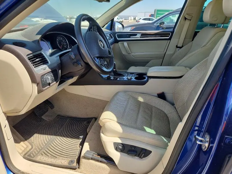 2016 VOLKSWAGEN TOUAREG SPORT  