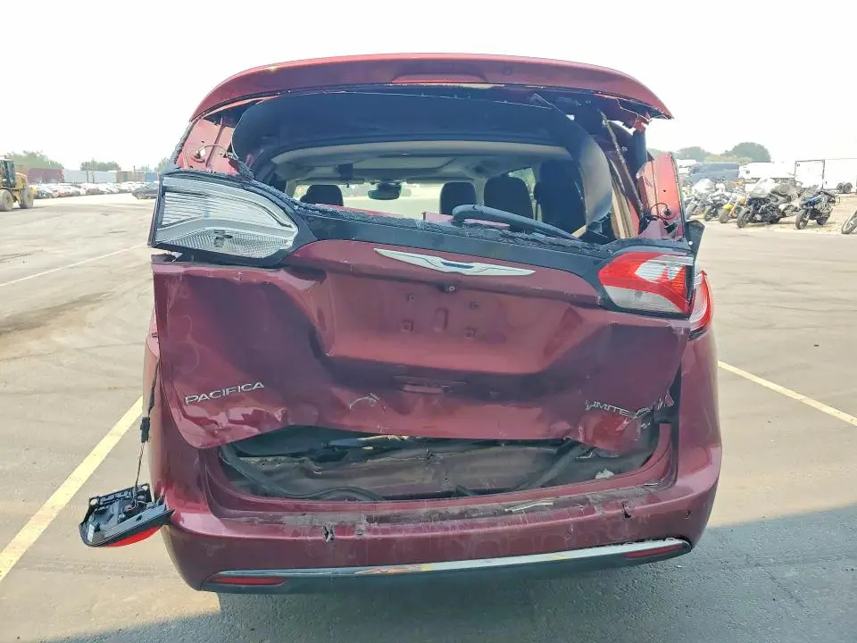 2017 CHRYSLER PACIFICA LIMITED  