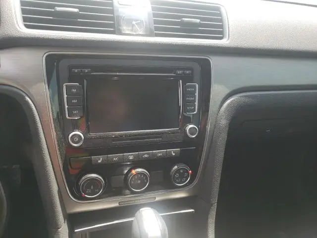 2015 VOLKSWAGEN PASSAT SE