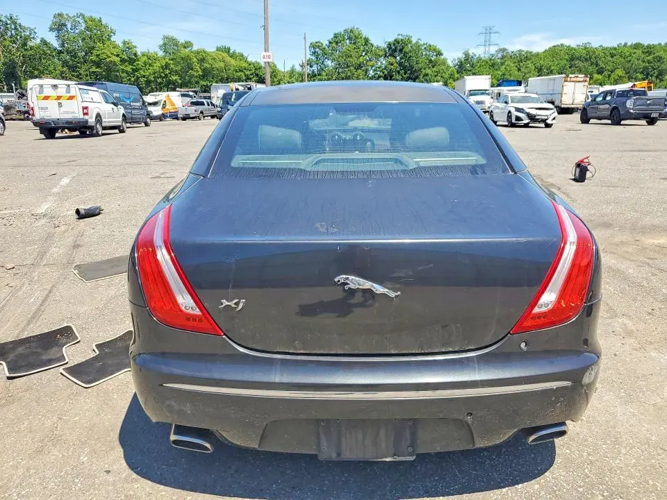 2011 JAGUAR XJ   