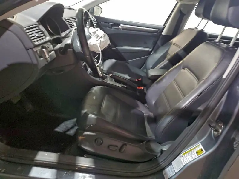 2017 VOLKSWAGEN PASSAT SE  