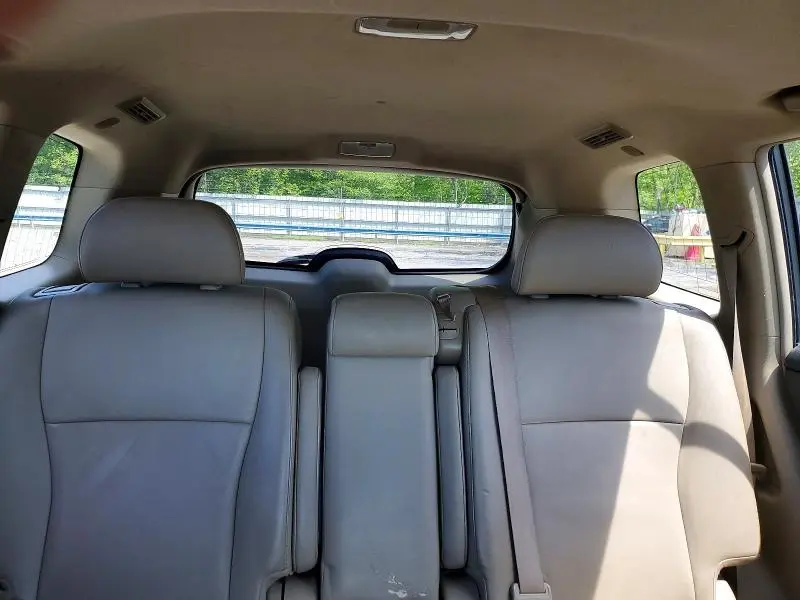 2012 TOYOTA HIGHLANDER SE  