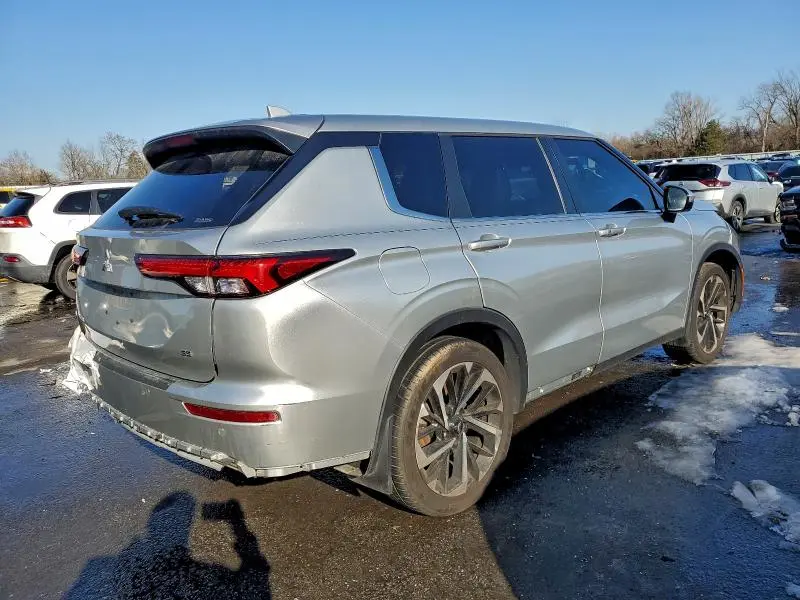 2024 MITSUBISHI OUTLANDER SE  