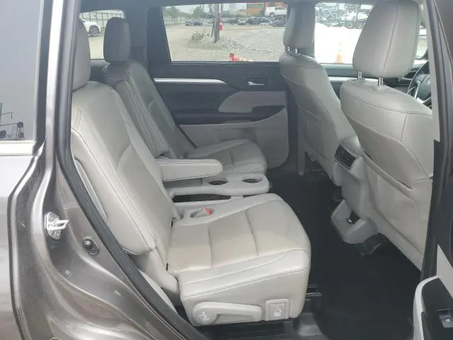 2019 TOYOTA HIGHLANDER SE  