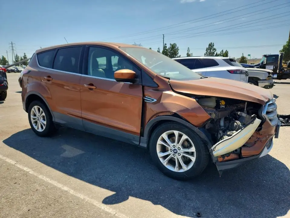 2017 FORD ESCAPE SE  
