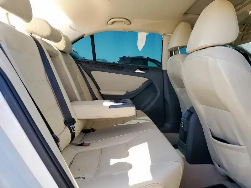 2016 VOLKSWAGEN JETTA SEL  