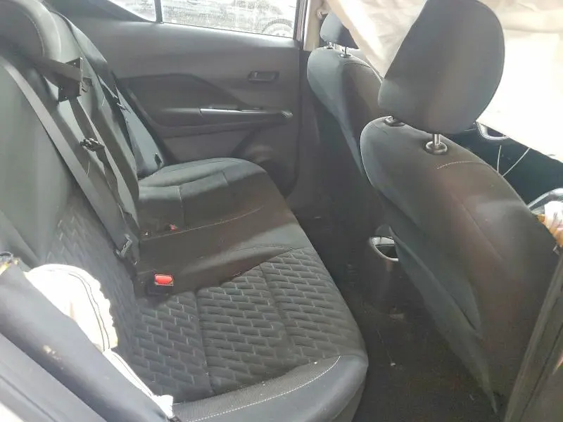 2021 NISSAN KICKS S  