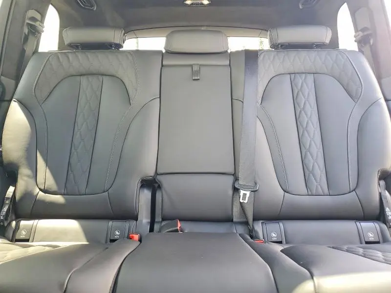 2025 BMW X7 ALPINA XB7  