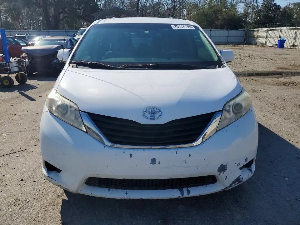 2011 TOYOTA SIENNA LE 8-PASSENGER  