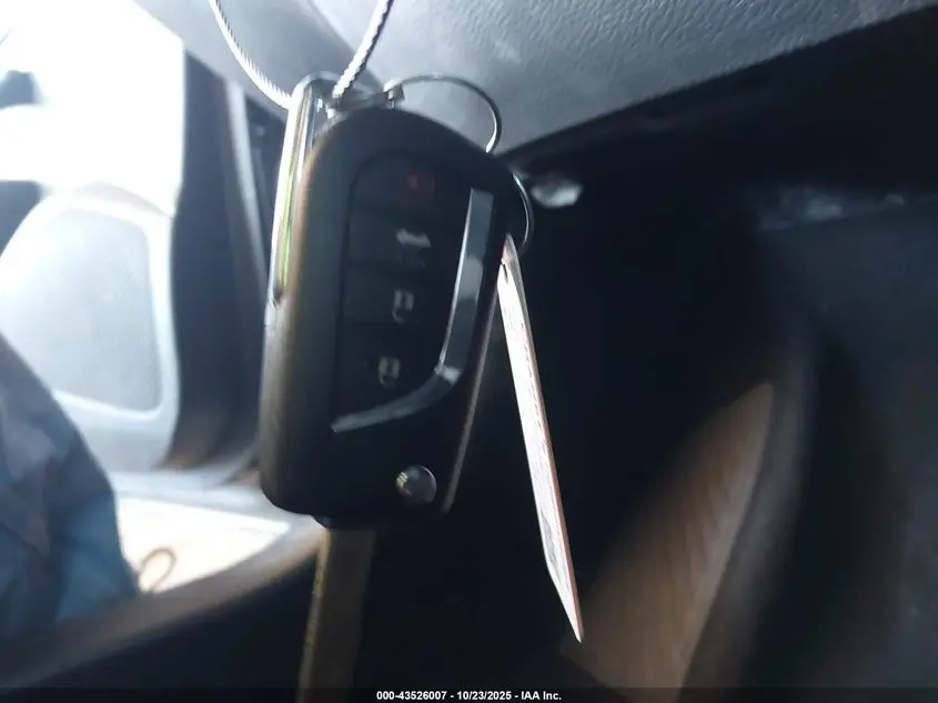 2025 TOYOTA COROLLA LE